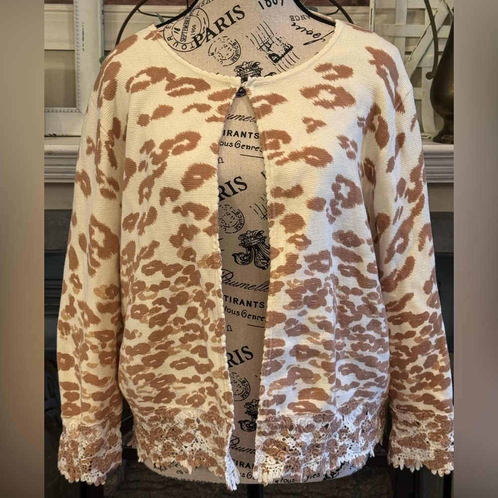 Chico’s Cheetah Animal Print Tan Brown White Cardigan Top Latch Open Front Lace